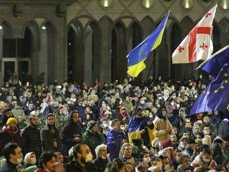 Gruzínska vládna strana po protestoch stiahla zákon o zahraničných agentoch