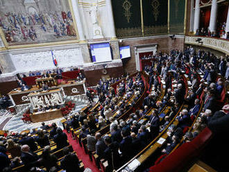 Francúzska opozícia podala návrh na vyslovenie nedôvery vláde