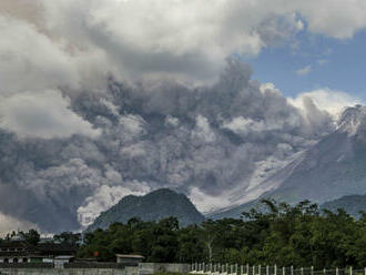 Sopka Merapi opäť vychrlila oblaky plynu a popola