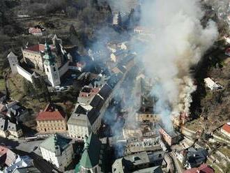 Požiar v Banskej Štiavnici zastabilizovali, poškodil sedem budov