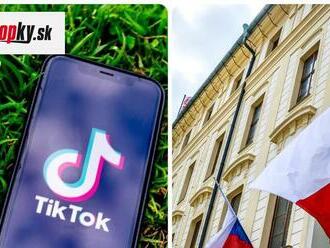 Tvrdý zásah v českom parlamente: Na túto sociálnu sieť sa už poslanci nepozrú! Slovenskí politici TikTok stále milujú