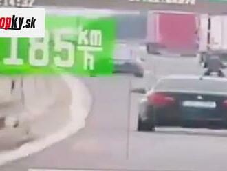 Cestná pirátka po diaľnici uháňala skoro 200 km/h: Na VIDEU si pozrite jej šialenú jazdu!