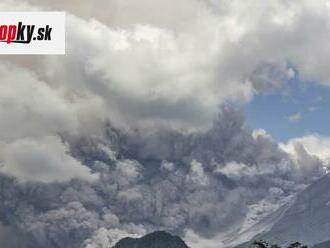 Sopka Merapi opäť eruptovala: Vychrlila horúci popol a lávu