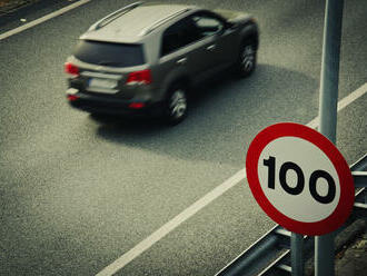 Najvyššia rýchlosť na diaľnici do 100 km/h? Vedci odhalili ekologickú lož!