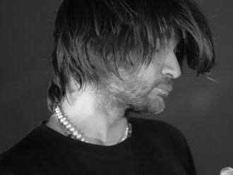 Jonny Greenwood ohlásil na červen další sólovku. Pomohl mu s ní izraelský muzikant Dudu Tassa