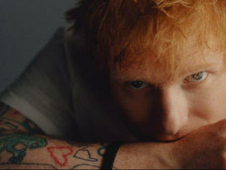 VIDEO: Ed Sheeran se v klipu k 