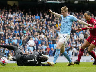 Arsenal porazil Leeds 4:1, Manchester City i bez Haalanda zdolal Liverpool