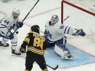 Pastrňák rozhodl v NHL prodloužení, Gudas přihrál na gól a porval se