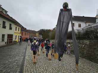 V Třebíči si lidé připomněli tradici velikonočního hrkání a vyhánění zimy