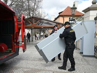 Plošné kontroly na Hradě končí, policisté odstranili většinu rámů