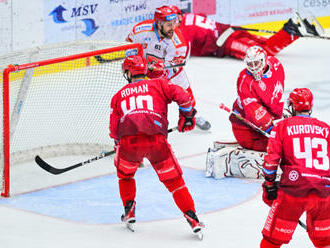 Hokejové finále pokračuje v Hradci za stavu 1:0 pro Třinec