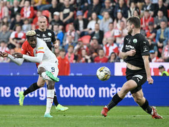 Fotbalisté Slavie porazili v derby Bohemians 3:0 a vrátili se do čela ligy