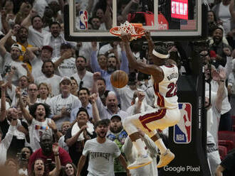 Miami je v NBA krok od senzace, Butler nastřílel 56 bodů, uspěli i Lakers