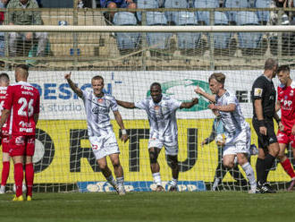 Fotbalisté Budějovic porazili Pardubice 3:1 a vyhnuli se skupině o záchranu