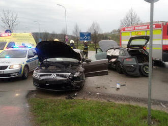 Profesionální hasiči ze stanice Rychnov nad Kněžnou a JSDH Solnice zasahovali u obce Solnice u…