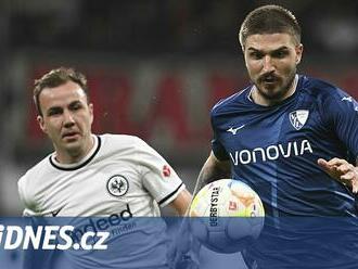 Fotbalisté Frankfurtu v lize popáté v řadě nevyhráli, s Bochumí remizovali