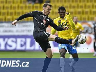 ONLINE: Teplice - Hradec 1:0, Hybš po dvaceti minutách proměňuje penaltu