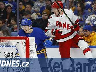 Buffalo těsně porazilo Carolinu, Pittsburgh zabojoval o play off