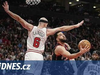 Chicago otočilo duel v Torontu a je krok od play off, pomohla i ječící dcerka