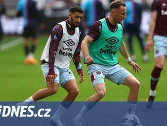 ONLINE: Souček s Coufalem hrají proti lídrovi, pak jde do akce Manchester United