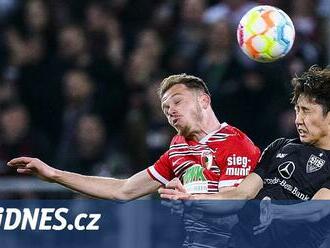 Fotbalisté Augsburgu s brankářem Koubkem remizovali se Stuttgartem