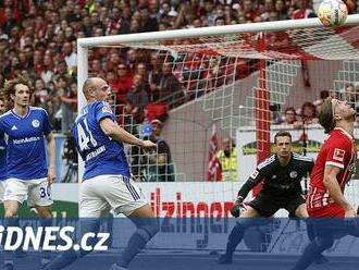 ONLINE: Hložek střílí gól Lipsku, Král byl u debaklu Schalke ve Freiburgu