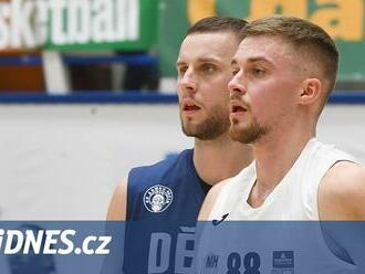 Svobodovi: Teď jsme soupeři, bráchové budeme zase až po play off