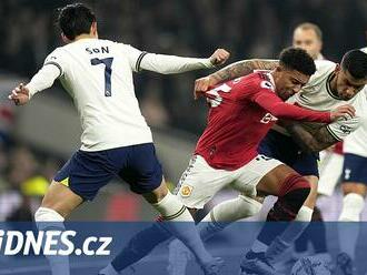 Tottenham remizoval s United, Newcastle nadělil čtyři góly Evertonu