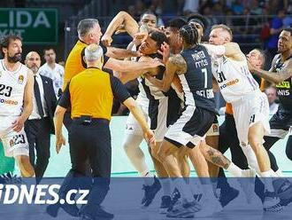 Hromadná bitka hráčů Realu a Partizanu předčasně ukončila euroligový duel