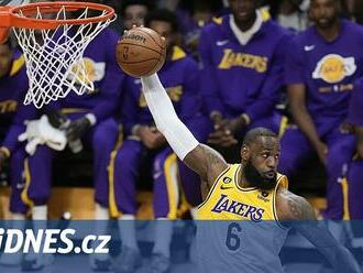 Lakers v NBA vyřadili Memphis, obhájce se bude strachovat v sedmém duelu