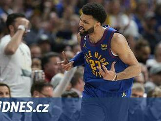 Denver na úvod druhého kola play off NBA smetl Phoenix, Murray dal 34 bodů