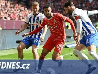 Bayern porazil poslední Herthu, bundesligu vede o bod před Dortmundem