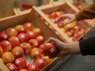 V popradských predajniach dnes Kaufland vymenil sladkosti za jablká