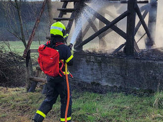 V okolí Stonavy a Horní Suché shořelo šest posedů, požáry likvidovaly tři jednotky hasičů