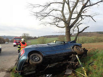 Těžké zranění utrpěl řidič osobního automobilu při dopravní nehodě u obce Veselá