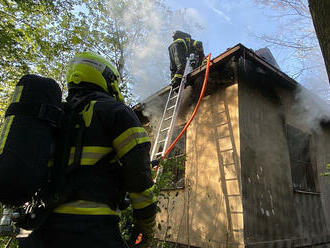 Do ulice Na Kavčích horách v Praze vyjeli hasiči k nahlášenému požáru neobydlené budovy v demolici.…