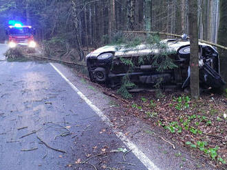 Po šesté hodině byla na operační středisko nahlášena dopravní nehoda dodávky u obcí Včelákov a…