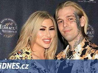 Zpěvák Aaron Carter se utopil ve vaně poté, co si vzal léky na předpis