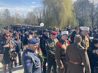 Pohřeb generála Bočka v Brně: přelet gripenů, vojenské pocty i zaplněný hřbitov