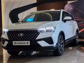 Rusové nečekaně představili nový crossover Lada X-Cross 5. Vyrábět se bude v bývalé továrně Nissanu