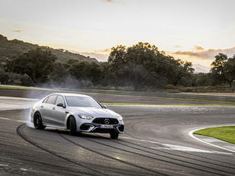 Nový Mercedes-AMG C 63 S E PERFORMANCE mění pravidla hry. S „tažnou silou“ 680 koní se představí v Praze ve své exkluzivní premiéře.