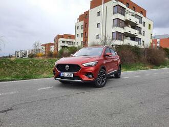 Test MG ZS 1.0 AT Exclusive pohledem ženy: Netlač a budeš spokojený