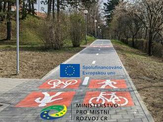 Zlín má novou stezku pro chodce a cyklisty, vede z Jižních Svahů k Baťově vile - měří 457,57 metru, ale z pohledu propojení páteřních cyklokomunikací jde o zcela zásadní úsek - náklady 6 milionů korun