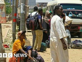 Sudan conflict: Residents flee capital Khartoum as fighting continues