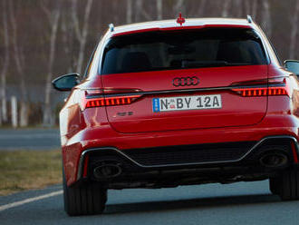 Řidič 740koňového Audi RS6 totálně nezvládl závod ve sprintu, málem to odnesl fotograf