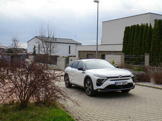 Test: Citroën C5 X PHEV 225 ë-EAT8 Shine Pack  nadpozemský komfort nemusí být drahý