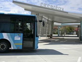 Autobusová doprava v Trebišove už premáva cez novú stanicu