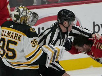 Boston je krok od postupu, jeho brankár zhodil rukavice pred Tkachukom. Edmonton otočil z 0:3