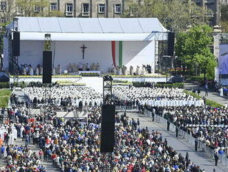 Pápež v Budapešti slúžil omšu pred 50-tisíc ľuďmi, zastal sa migrantov