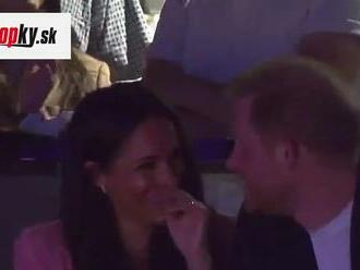 Meghan na verejnosti strápnila Harryho: Chudák! Prečo ho tak ponížila?